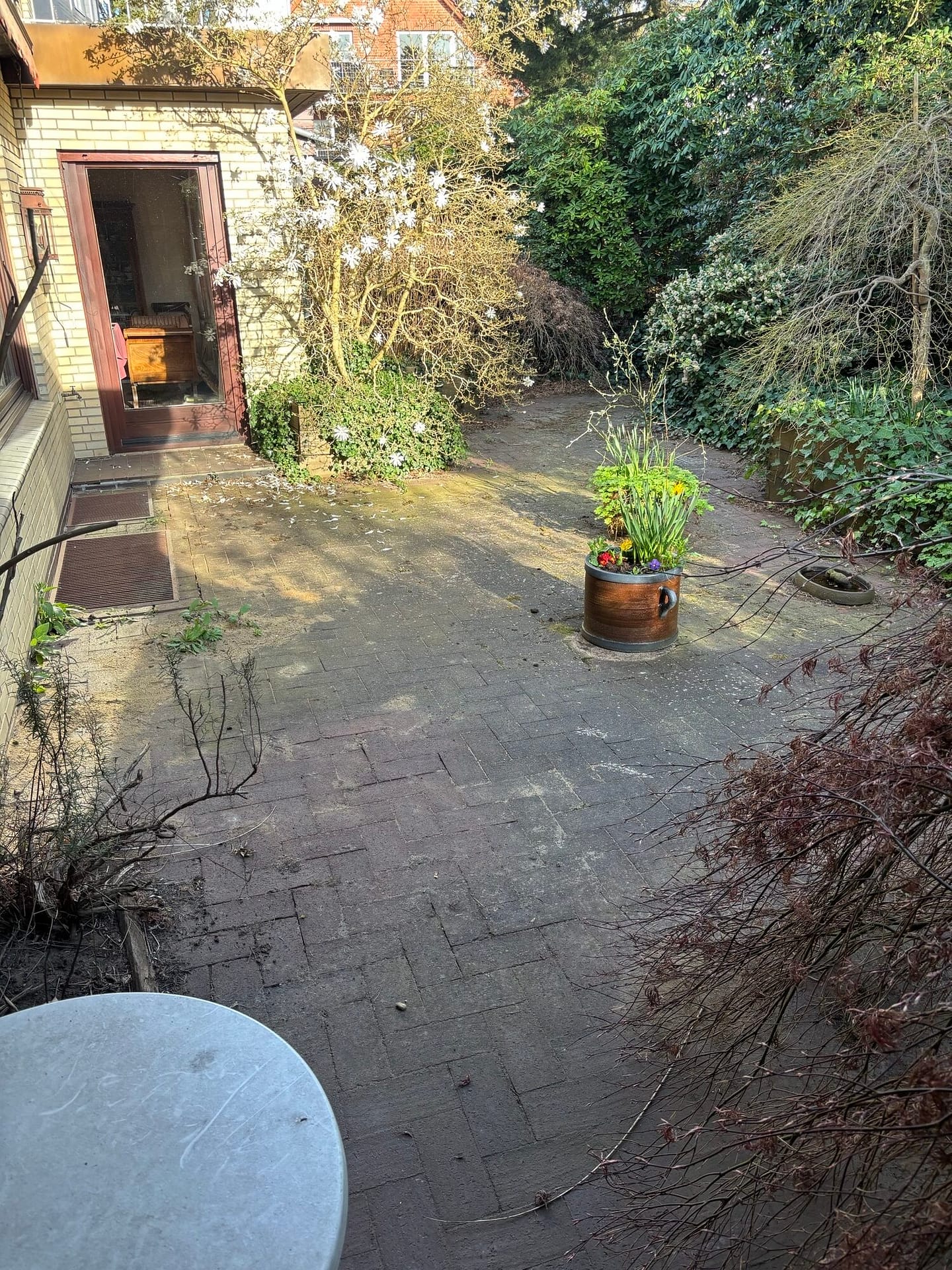 Pflaster-Patio vorher