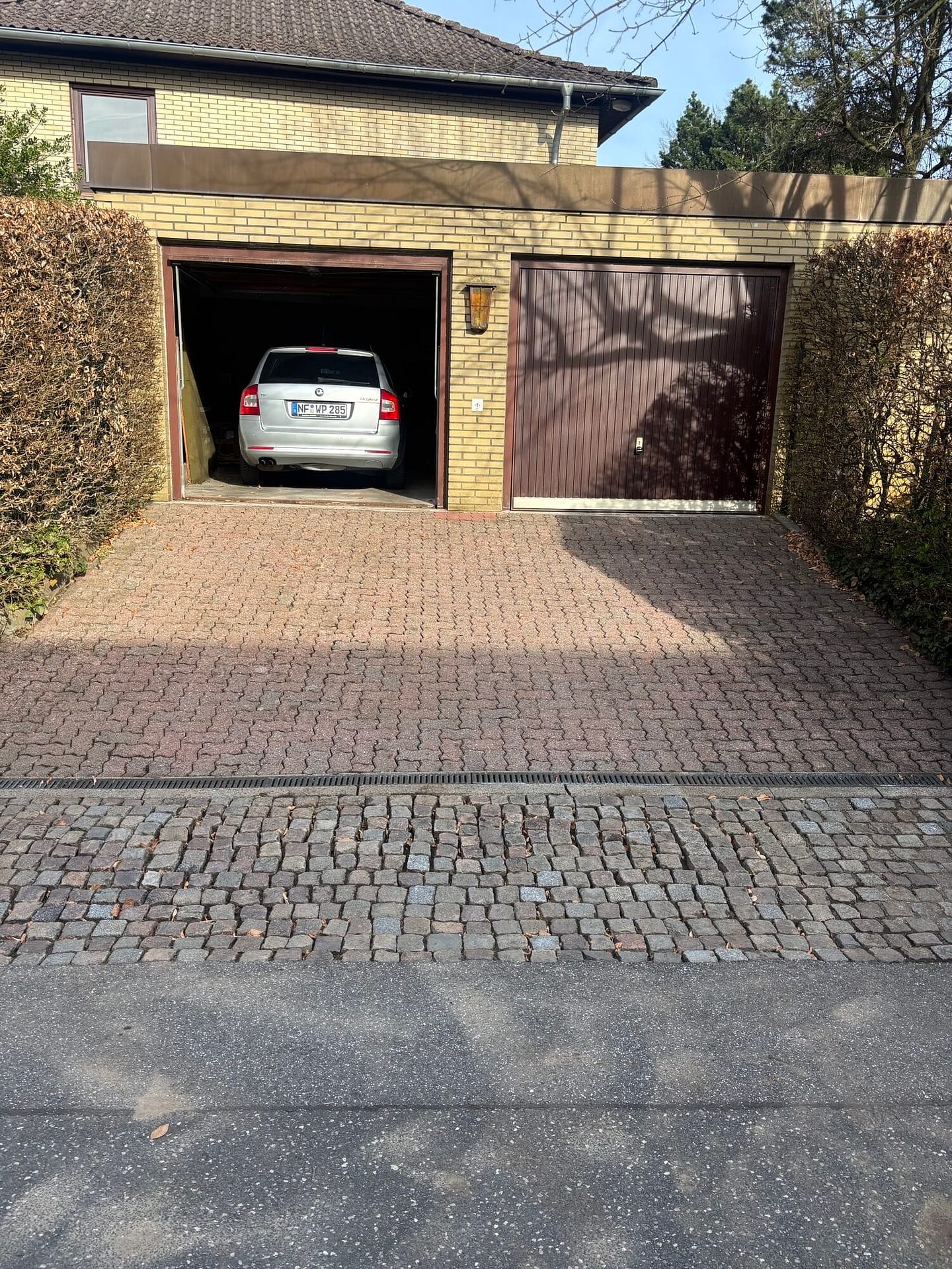 Einfahrt & Garage nachher